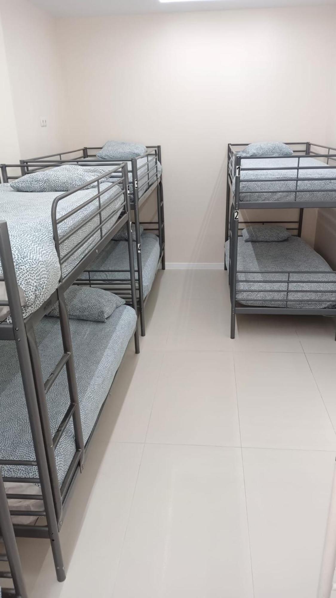 Hostel Las Rosas มาดริด ภายนอก รูปภาพ