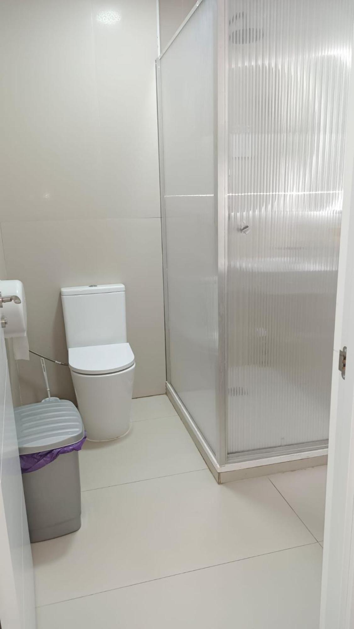 Hostel Las Rosas มาดริด ภายนอก รูปภาพ