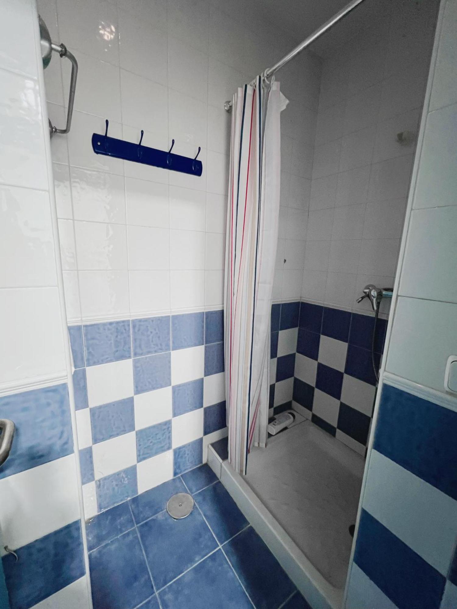 Hostel Las Rosas มาดริด ภายนอก รูปภาพ