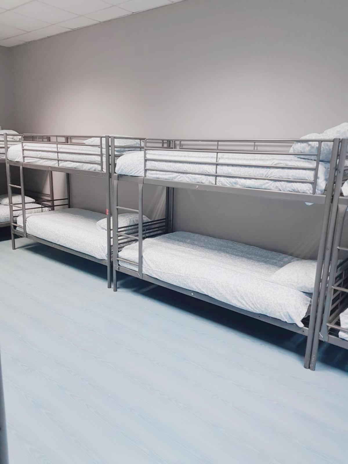 Hostel Las Rosas มาดริด ภายนอก รูปภาพ