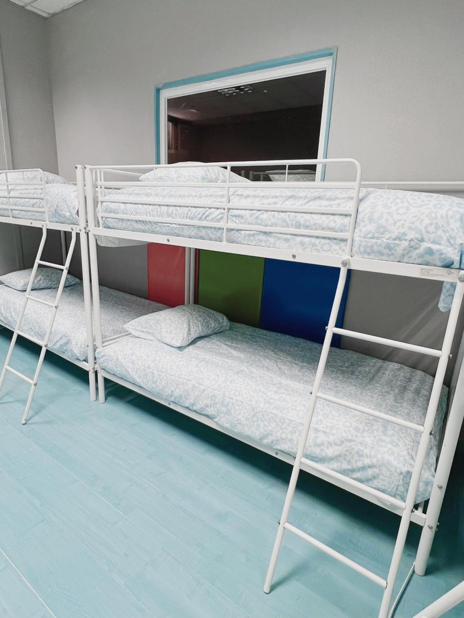 Hostel Las Rosas มาดริด ภายนอก รูปภาพ