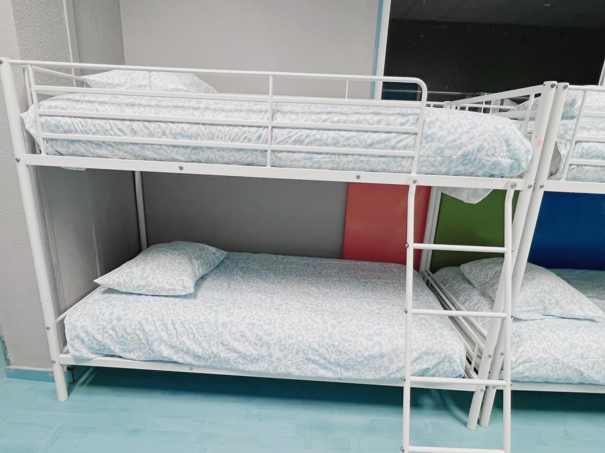 Hostel Las Rosas มาดริด ภายนอก รูปภาพ