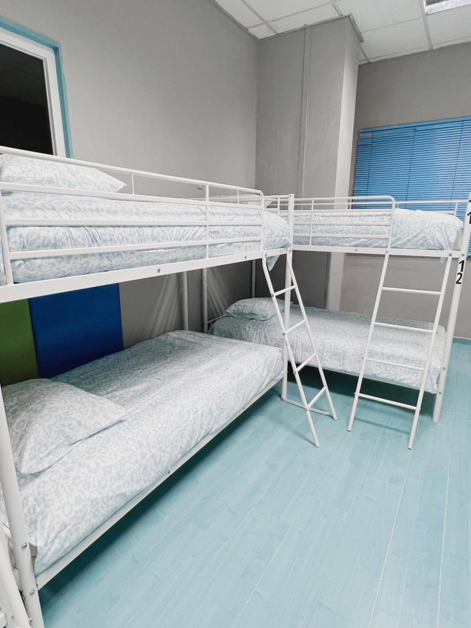 Hostel Las Rosas มาดริด ภายนอก รูปภาพ